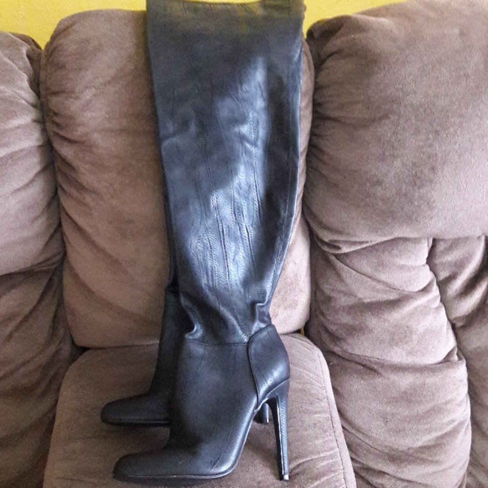 TALL/OVER THE KNEE BOOTS